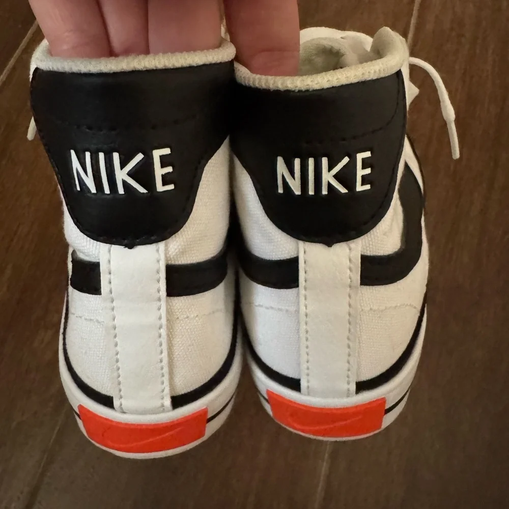 NWOT Nike White Mid-Top Sneakers - Picture 4 of 6